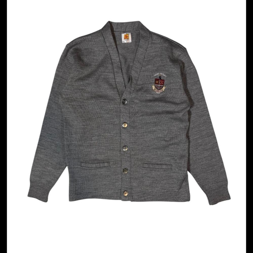 Grey cardigan with embroidered crest